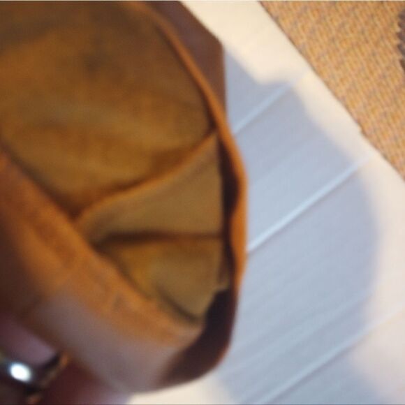 Chicme faux leather camel color pants with belt and zipper closure - Picture 10 of 11